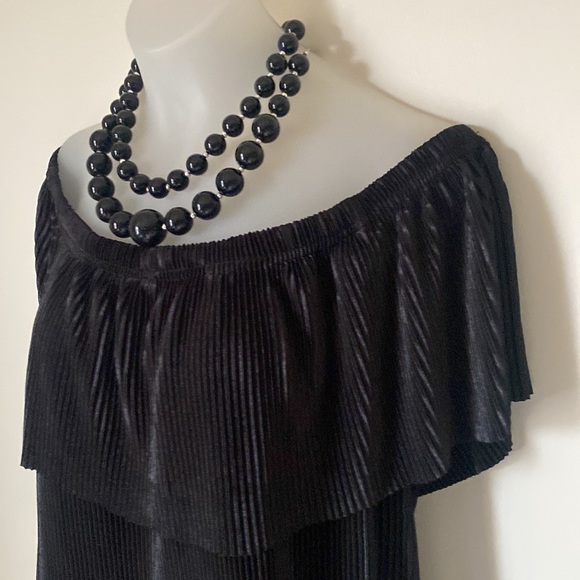 Women’s top size medium and necklace. #5 - Picture 4 of 8